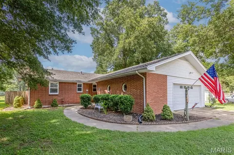 900 Hawthorn Dr, Sikeston, MO 63801