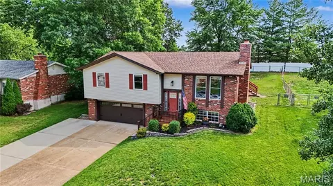 1564 Park Ridge Ln, Arnold, MO 63010