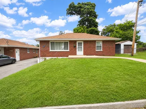 9301 Miriam Ave, Overland, MO 63114