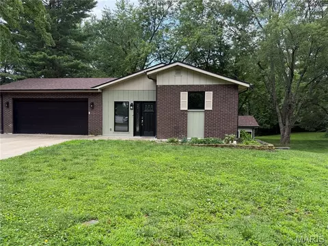25 Glen Ridge Dr, Glen Carbon, IL 62034