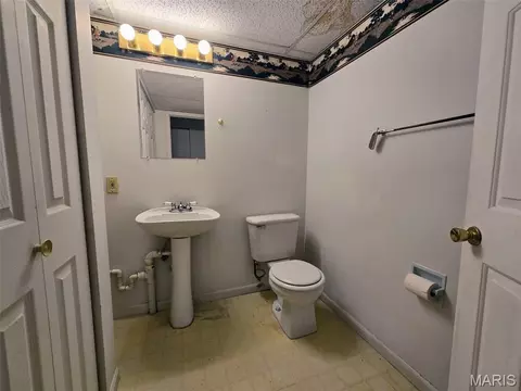 Bath - 59 Brook Rd, Hannibal, MO 63401 photo 3 of 3