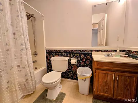 Bath - 59 Brook Rd, Hannibal, MO 63401 photo 1 of 3