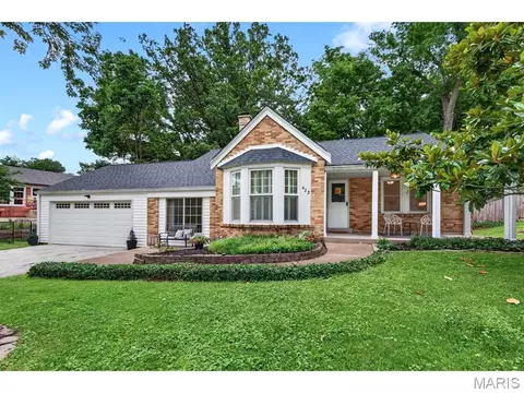 423 Maelln Dr, Webster Groves, MO 63119