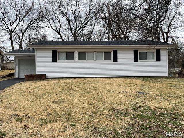 8428 Saint Olaf Dr, Saint Louis, MO 63134