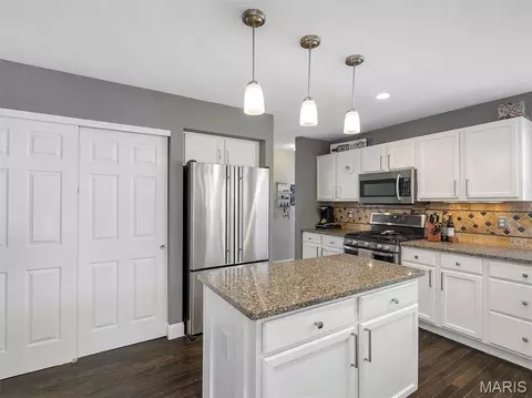 Kitchen - 861 Legends View Dr, Eureka, MO 63025 photo 4 of 6