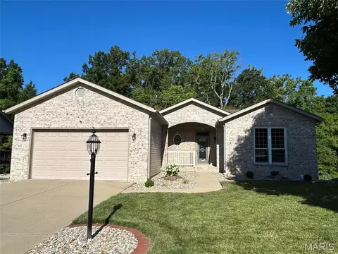 5225 Sundrop Ct, Godfrey, IL 62035