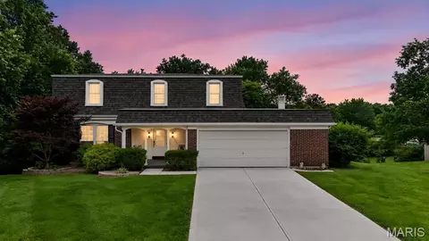 2 Southgate Ct, Saint Charles, MO 63304