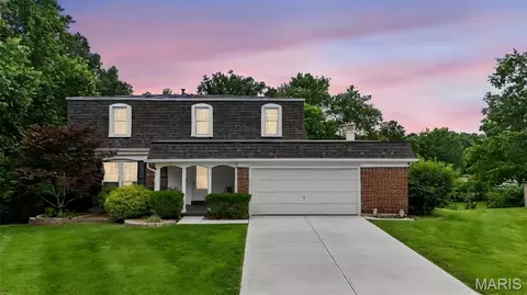 2 Southgate Ct, Saint Charles, MO 63304