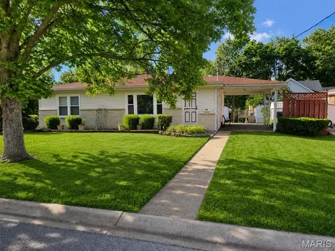 109 Lithia Ave, Webster Groves, MO 63119