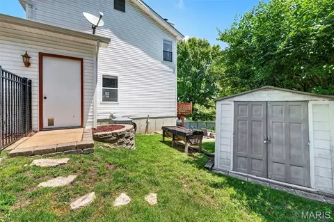 Exterior - 404 Silver Maple Ct, Fenton, MO 63026 photo 11 of 12