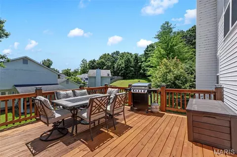 Exterior - 404 Silver Maple Ct, Fenton, MO 63026 photo 2 of 12