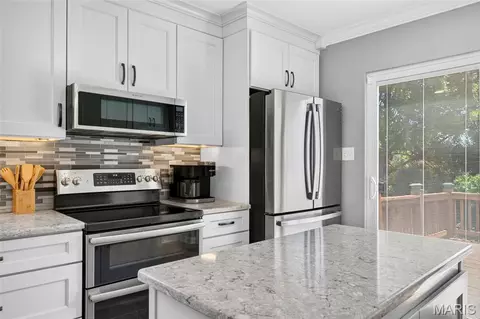 Kitchen - 404 Silver Maple Ct, Fenton, MO 63026 photo 3 of 5