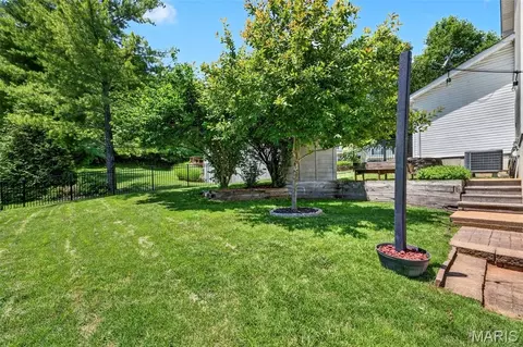 Exterior - 404 Silver Maple Ct, Fenton, MO 63026 photo 10 of 12