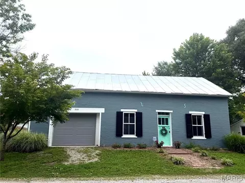 509 W Elm St, Millstadt, IL 62260