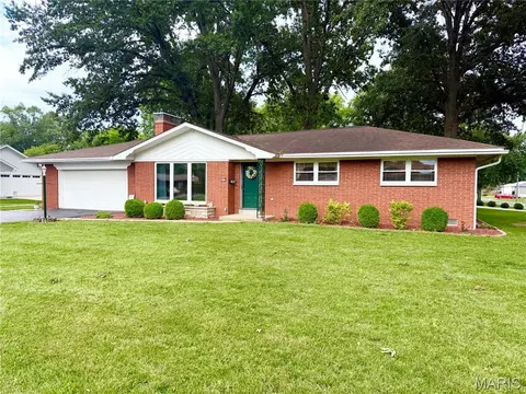 612 S Polk St, Millstadt, IL 62260