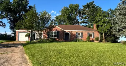 1306 E 3rd St, Washington, MO 63090