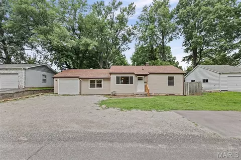 1621 La Salle St, Belleville, IL 62221