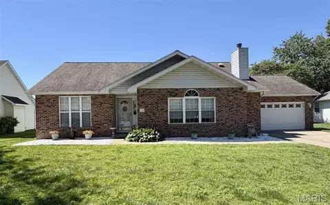 15 Michelle Dr, Mascoutah, IL 62258