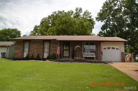 209 Meadowbrook Dr, Farmington, MO 63640