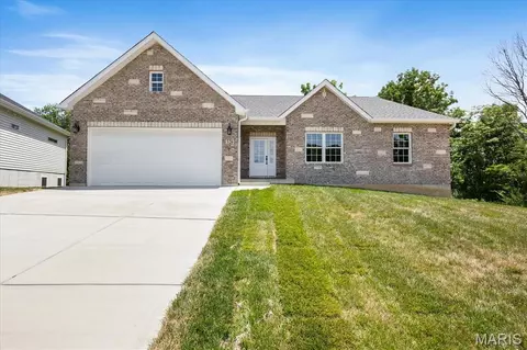 526 Dove Dr, Saint Charles, MO 63301