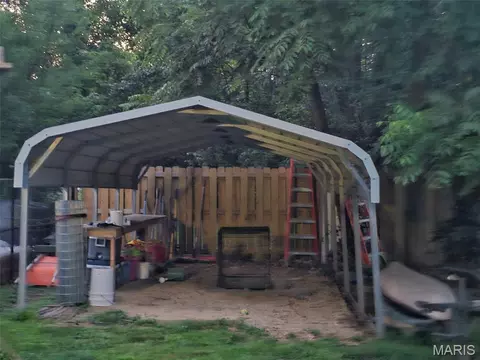 Exterior - 320 Pine St, Sullivan, MO 63080 photo 10 of 14