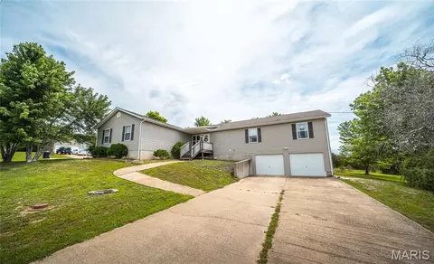 1400 Country Air Dr, Saint Clair, MO 63077