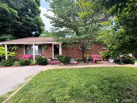 334 Pleasant Ridge Rd, Fairview Heights, IL 62208