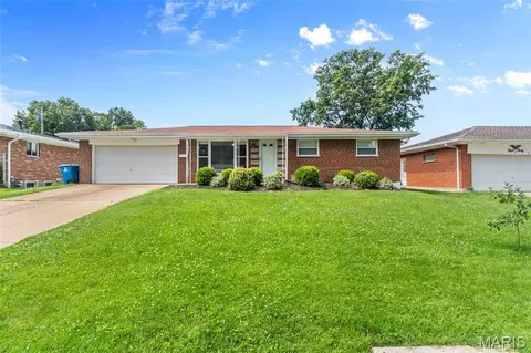 824 Rainbow Dr, Saint Louis, MO 63125