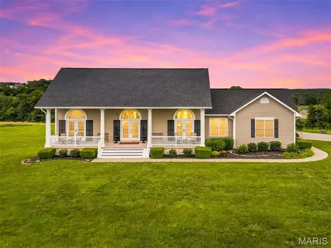 887 Burt Ln, New Haven, MO 63068