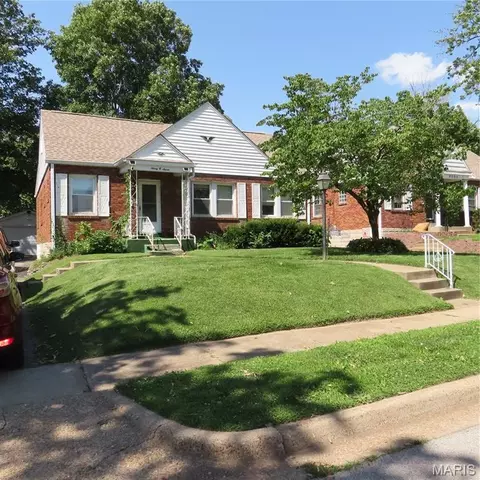 9007 Osage Ln, Saint Louis, MO 63114