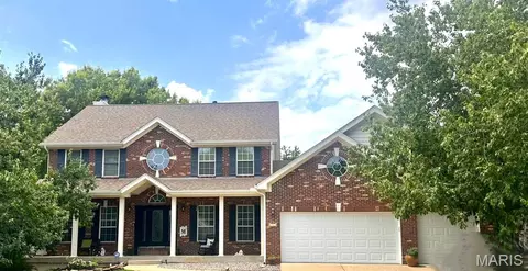 2561 Christopher Oaks Ct, Oakville, MO 63129