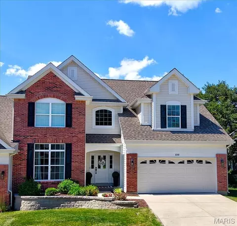 688 Bluffs View Ct, Eureka, MO 63025