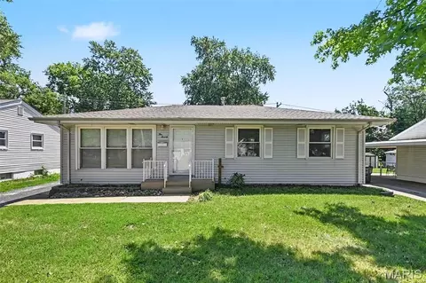 570 Saint Christina Ln, Florissant, MO 63031