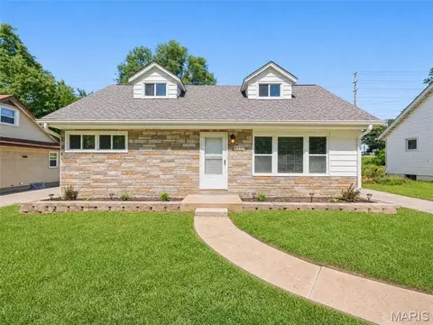 6937 Berkridge Ct, Hazelwood, MO 63042