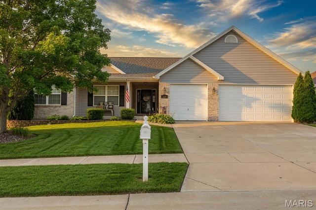 228 Highland Meadows Dr, Wentzville, MO 63385