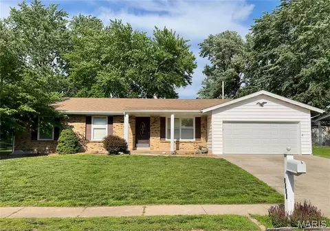 2828 Olde Gloucester Dr, Saint Charles, MO 63301
