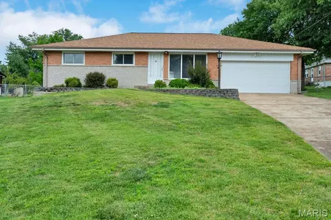 10629 Knollside Cir, Saint Louis, MO 63123