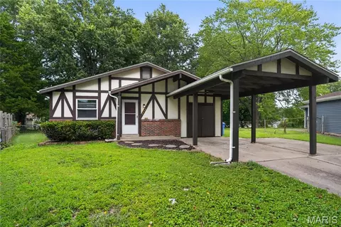 2423 Soundview Ct, Florissant, MO 63031