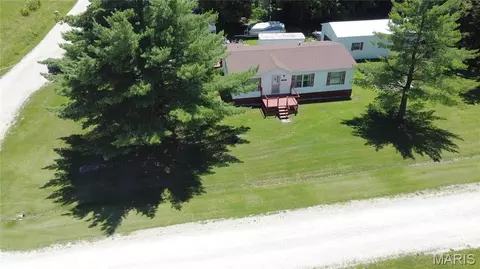 308 E Montgomery St, Bellflower, MO 63333