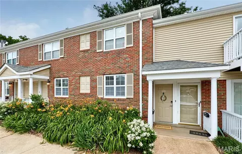 1410 Thrush Pl, Brentwood, MO 63144