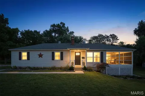 320 Fairview Ave, Festus, MO 63028