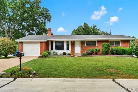 723 Woodward Dr, Saint Louis, MO 63125