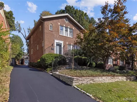 7117 Northmoor Dr, Saint Louis, MO 63105