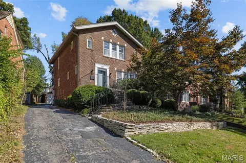 7117 Northmoor Dr, Saint Louis, MO 63105