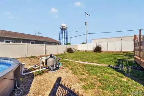 Exterior - 912 N Main St, O'fallon, MO 63366 photo 10 of 22