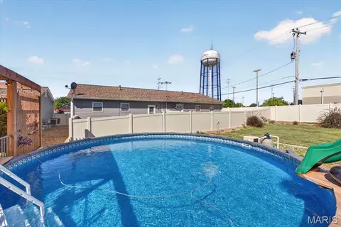 Exterior - 912 N Main St, O'fallon, MO 63366 photo 21 of 22