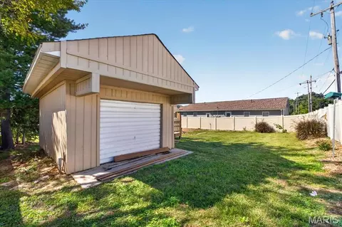 Exterior - 912 N Main St, O'fallon, MO 63366 photo 11 of 22