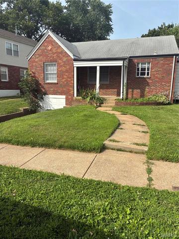 9013 Pallardy Ln, Overland, MO 63114
