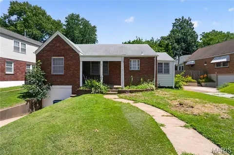 9013 Pallardy Ln, Overland, MO 63114