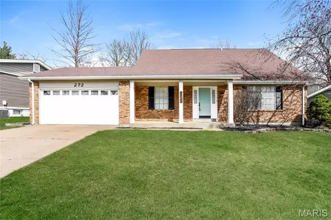 272 Village Meadow Dr, Ballwin, MO 63021